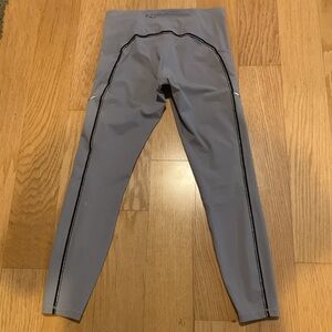 Lululemon EUC 10 reflective running leggings pockets, waist synch,amazing detail